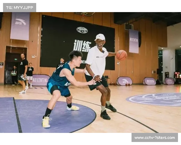 欧文小腿变细引发关注 训练营指导小球员赢得广泛赞誉