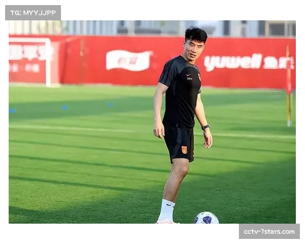 青岛西海岸成都集结冲刺备战:郑智教练团队正式亮相 青岛西海岸成都集结冲刺备战:郑智教练团队正式亮相